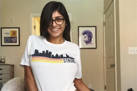 mia khalifa ropa interior|Mia Khalifa paraliza las redes con su sesión de fotos sin prendas ...